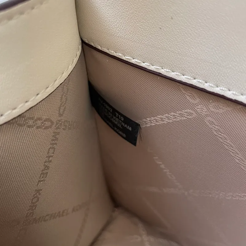 All categories Official website "Brand Women's Bags" Women's Bags 💙 MK replica MK, fine imitation MK bag, MK shoulder bag, 2023 official latest version MK cowhide crossbody bag, bag factory, original material, size: 23-16-8CM
